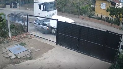 Турски тираджия премаза паркирани коли в Лом при зрелищна катастрофа (+ВИДЕО)