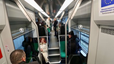 Нови влакове в България: Електрически мотриси за 327 млн. евро тръгват това лято