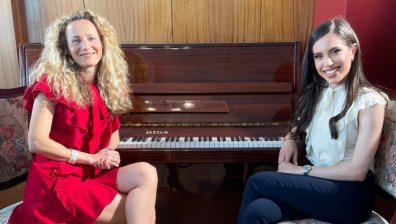 Красивият глас на Деси Добрева и магията на българското тъкачество по Bulgaria ON AIR