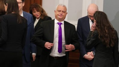 Шефът на МВР Емил Дечев нищи с разследващите случаите "Петрохан" и "Околчица"