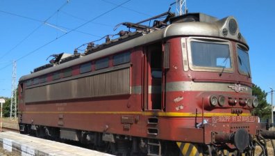 Влак блъсна и уби 84-годишен дядо край Велико Търново