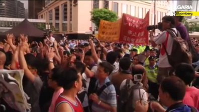  Полицията в Хонконг арестува почти 200 протестиращи в подкрепа на демокрацията