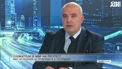 Манев: Визитата на Радев е дипломатически и морален гаф