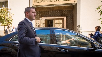 Финансовото министерство публикува колко дължат партиите, чака си парите доброволно