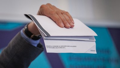 ЦИК тегли номерата на бюлетините за местните избори