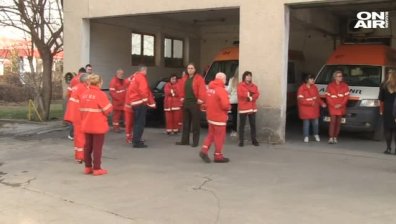 Медиците в Спешната помощ в Русе протестират срещу новия си директор