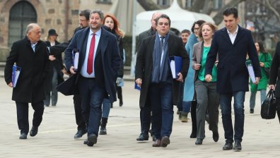 "Алфа Рисърч": ПП-ДБ изпреварва ГЕРБ с 1,2%, пет формации са сигурни за парламента