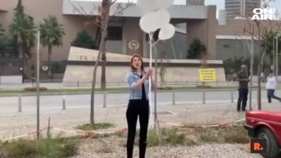 Туркиня празнува с парти развода си, чакала го 3 години