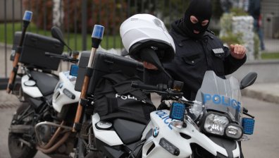 Рекорден брой полицаи в Костенец, но осми ден няма следа от убиеца