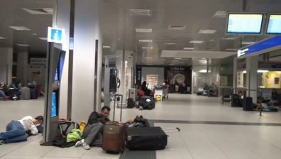 Близо 40-50 пътници остават блокирани на летището в Рим