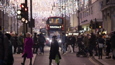 Обилен сняг и ниски температури отмениха 50 полета във Великобритания