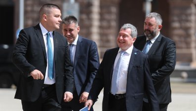 "Има такъв народ" влязоха в президентството с добро настроение