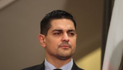 Министър Василев: Честита купа на "Левски", бомбите гонят хората от стадиона