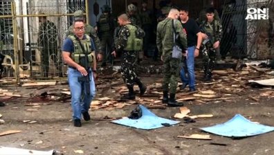 Бомби избухнаха в катедрала във Филипините и убиха 27 души 