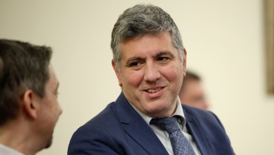 Министър Цеков: Парите за саниране щяха да отидат в 15 общини, ако нямаше лимити