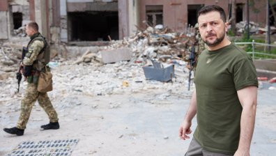 Зеленски е предприел тайно пътуване до Лисичанск и е попаднал под обстрел?