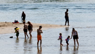 Опасно високи температури обхванаха източната половина на САЩ