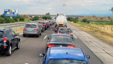 "Откажете се от пътуване": 12 коли са катастрофирали на АМ "Тракия" край Пловдивско