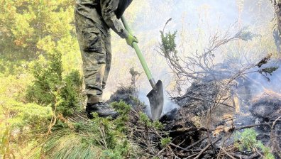 Булдозер се включва в борбата с огнената стихия в Рила
