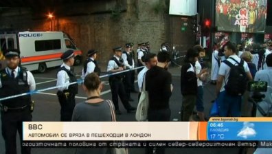 Автомобил се вряза в пешеходци, излизащи от джамия в Лондон