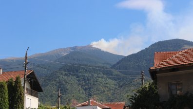 Хеликоптери не могат да се включат в гасенето на пожара в Рила