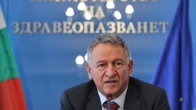 Кацаров: Здравната система вече е подложена на сериозен натиск