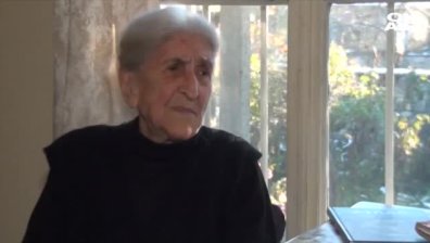 90-годишна учителка по математика продължава да помага на ученици