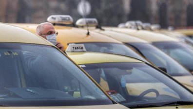 Безплатно, но не съвсем: Такситата без пари сега, по-високи цени от 2021 г.