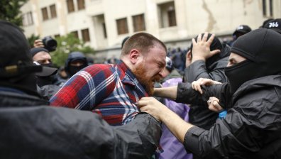 "Законът на Путин": Полиция и протестиращи в остър сблъсък в Грузия