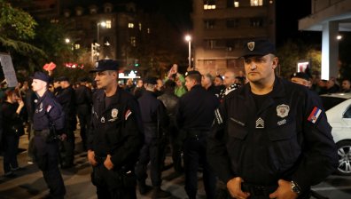 Блокираха държавната телевизия на Сърбия заради Вучич