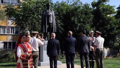 Откриха паметник на ген. Владимир Вазов в София