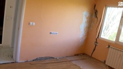 Семейства търсят спасение от разцепен блок в София