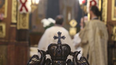Задържаха 24-годишен, вилнял гол в храм "Света Неделя" в София