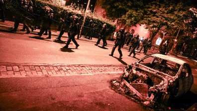 Безсънна нощ във Франция: Eксплозия разтърси Марсилия, щурмуваха оръжеен магазин