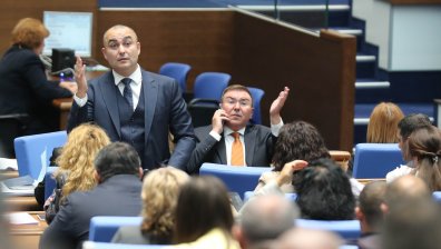 Софийският боклук - стара криза, нов скандал в парламента