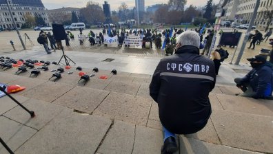 Пожарникарите: Когато получим сигнал - никой не ни казва кой от какво е болен