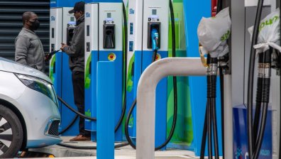 САЩ обсъждат с европейските държави забрана на петролните доставки от Русия