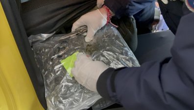 Жена скри дрога за над 70 700 лв. в опаковки от чипс