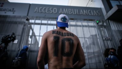 Операцията на Марадона е преминала успешно