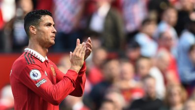 ФИФА удря Роналдо с тежки санкции, ако се раздели с "Манчестър Юнайтед"