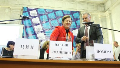 Служителите на ЦИК са получили 16 работни заплати за 2019 г.
