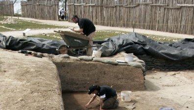 Археолози откриха древна мраморна скулптура на Хермес