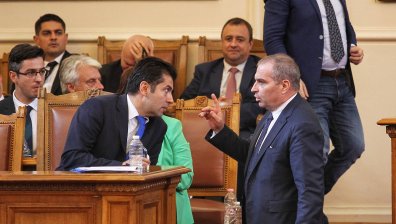 Караджов: Не АПИ отмени поръчките за ремонт на пътища, Кирил Петков е виновен