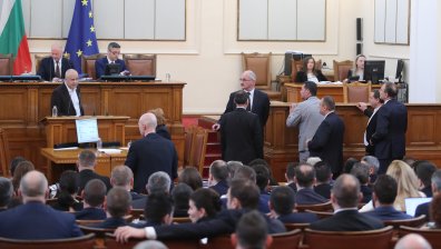 Парламентът ще гласува всяка доставка на оръжие за Украйна