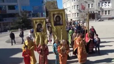 Жители на Бургас на шествие в подкрепа на православното семейство