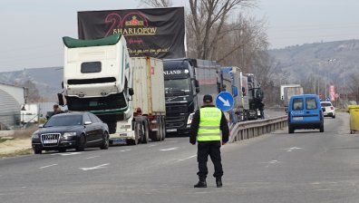 Нова акция проверява ТИР-ове и автобуси