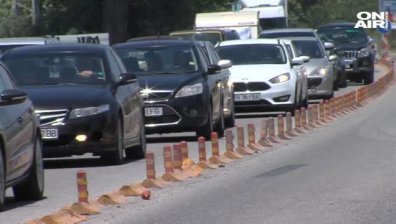 Километрични колони от коли на границата с Гърция