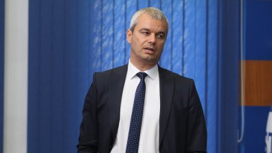 "Възраждане" предлага парично наказание за спящи и отсъстващи депутати