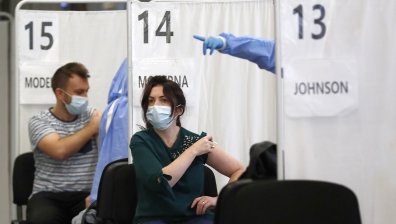 Затягане на мерките: Връщат полицейския час в Румъния, Русия определи 6 неработни дни