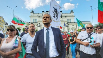 Костадин Костадинов поведе протест срещу военната помощ за Украйна